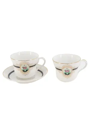 UNBEKANNT Tasse und Unterteller