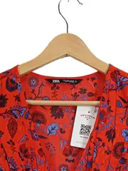 Vorschaubild 5 von Damen Sommerkleid Blumenmuster Rot Rüschen V-Ausschnitt Gr. S