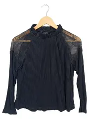 Vorschaubild 1 von Damen Langarmshirt mit Spitze Schwarz Gr. 38;M Feminin