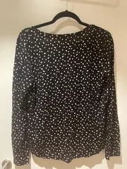 Vorschaubild 2 von Damen Langarmshirt Schwarz Gepunktet Gr. S V-Ausschnitt