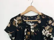 Vorschaubild 3 von Damen Bluse Blumenmuster Gr. 36 Feminin Schwarz Kurzarm