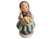 Vorschaubild 1 von Hummel Figur Mädchen mit Korb Küken 385 Keramik 8cm Mehrfarbig