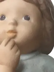 Vorschaubild 2 von Mädchen mit Geschenk Dekofigur Klassisch Mehrfarbig 14cm