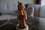 Vorschaubild 2 von Mädchen mit Blume Porzellan Dekofigur Rot 10,5cm Traditionell