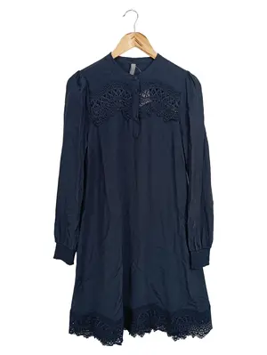 CULTURE Spitzenkleid