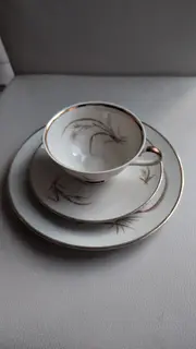 Vorschaubild 2 von Sammelgedeck Teller Tasse Untertasse Weiß Florales Muster
