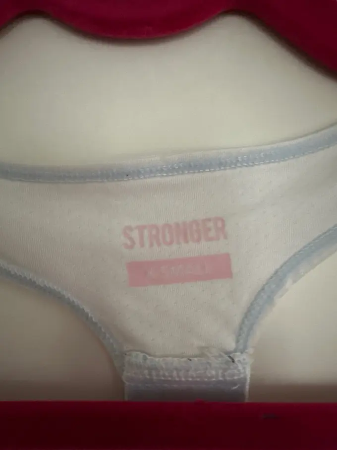 STRONGER Top Bild 4