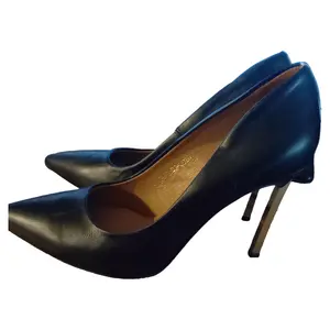 R.POLAŃSKI Pumps