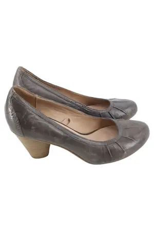 JANET D. Pumps
