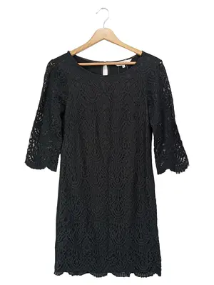 PART TWO Spitzenkleid