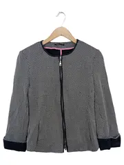 Vorschaubild BASLER Blazer 1