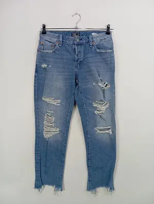 ABERCROMBIE & FITCH Destroyed Jeans